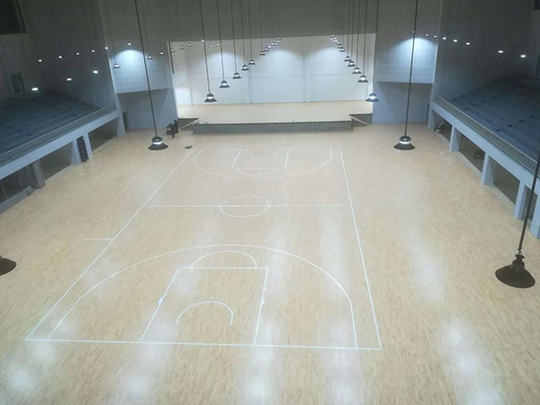 德冠篮球场安装