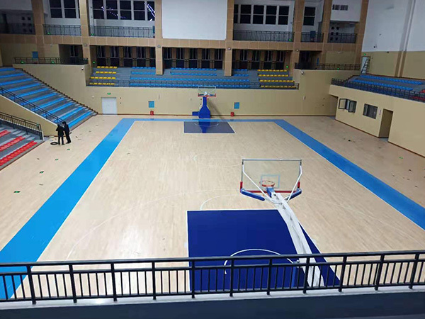 德冠篮球场安装11