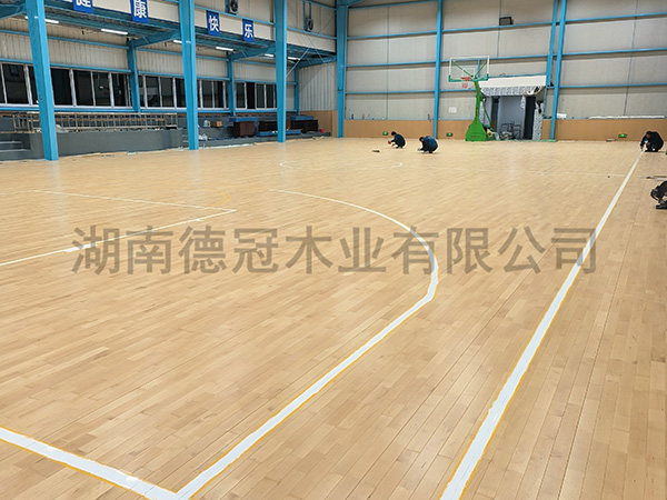 湖南德冠木业有限公司,德冠运动地板,跳跃者运动地板,篮球馆地板,舞台地板
