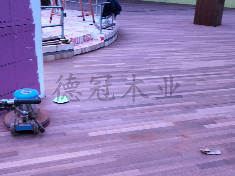 湖南德冠木业有限公司,德冠运动地板,跳跃者运动地板,篮球馆地板,舞台地板