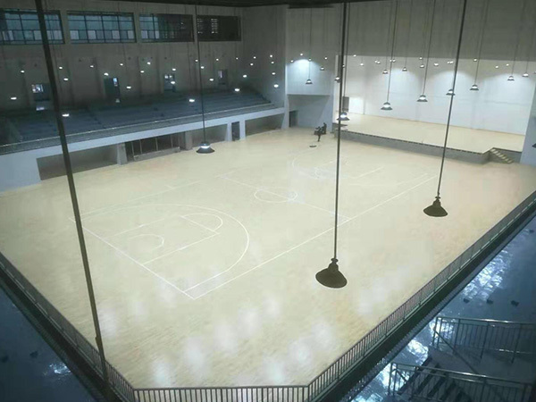 德冠篮球场安装2