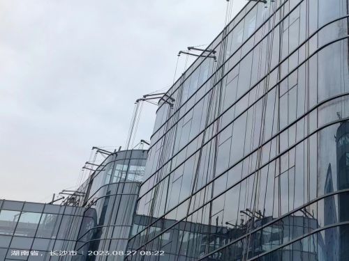 挂外墙吊篮施工