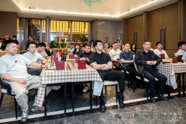 【商会动态】常德市福建商会暨青创会出席华为Mate X6&mate70 Rs高端旗舰品鉴会