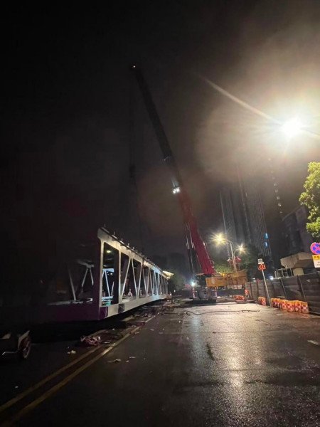 含浦人行天桥安装