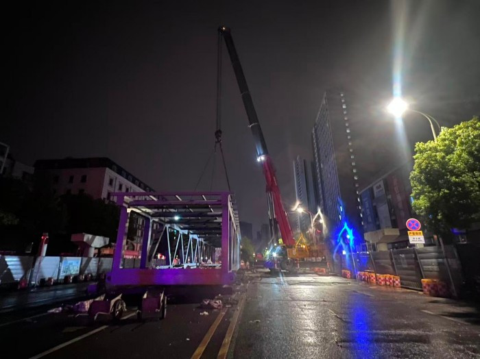 含浦人行天桥安装 (2)