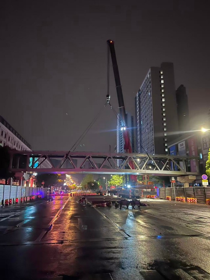 含浦人行天桥安装 (5)