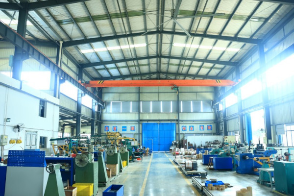 变压器线圈绕制车间