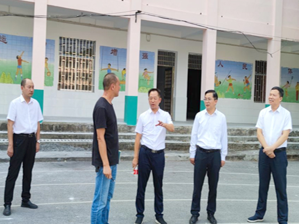 郴州市教育局领导来我校考察工作