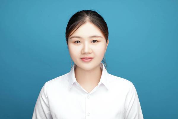 卢艳：高三年级副主任