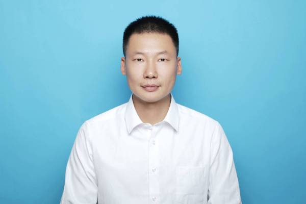 刘牡兰：党支部书记、招生后勤副校长