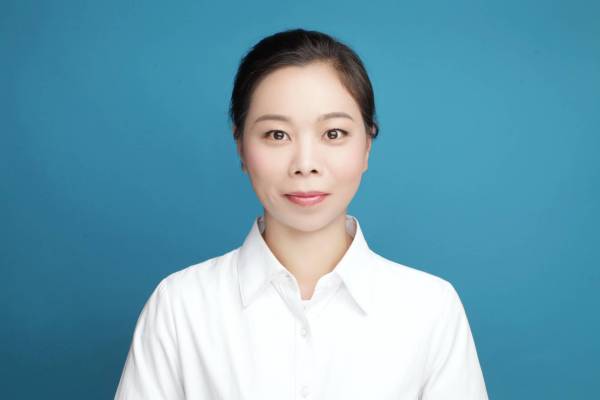 郑明先：高一年级副主任