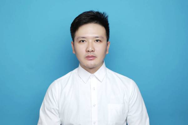 李佳文：招生办副主任