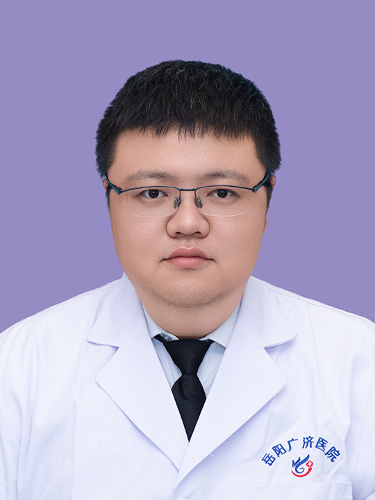 耳鼻喉科医生 张楠