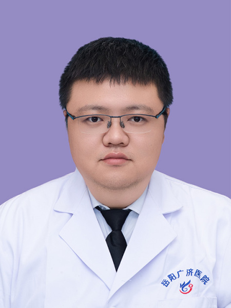 耳鼻喉科医生 张楠