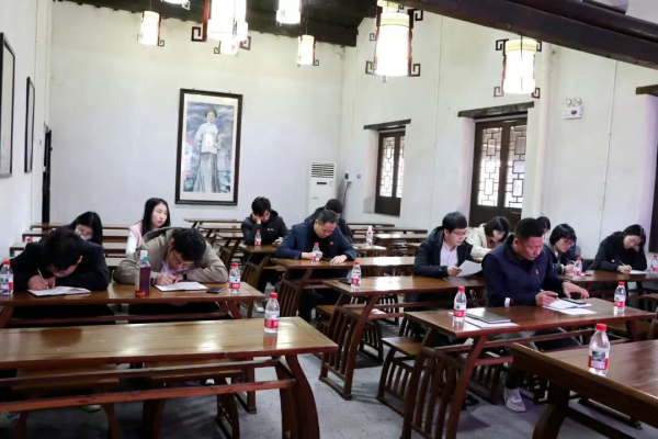 追寻先烈足迹，筑牢初心使命——株洲市石外高级中学党支部赴秋瑾故居参观学习暨专题研讨交流会