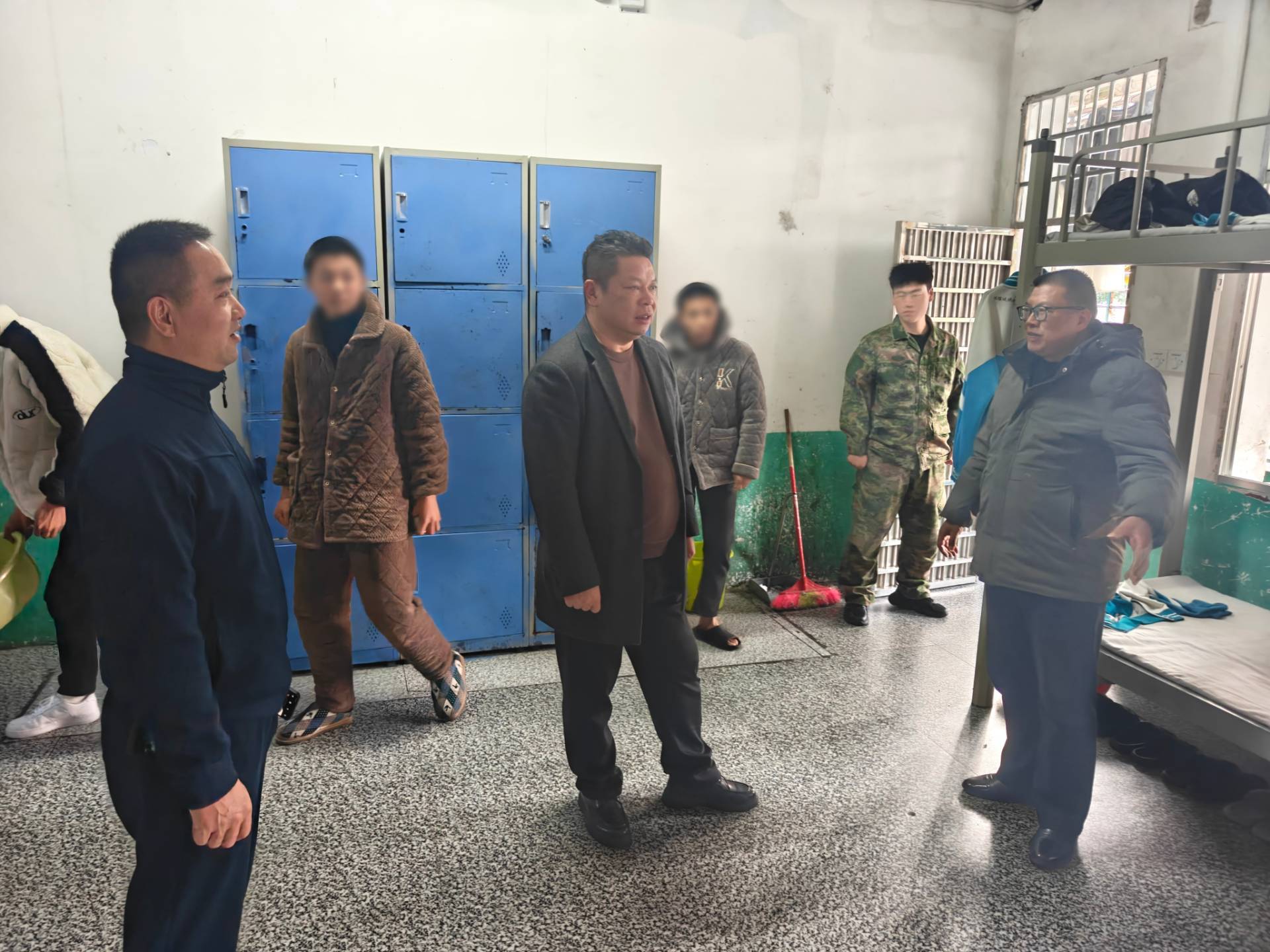 领导来校视察工作9