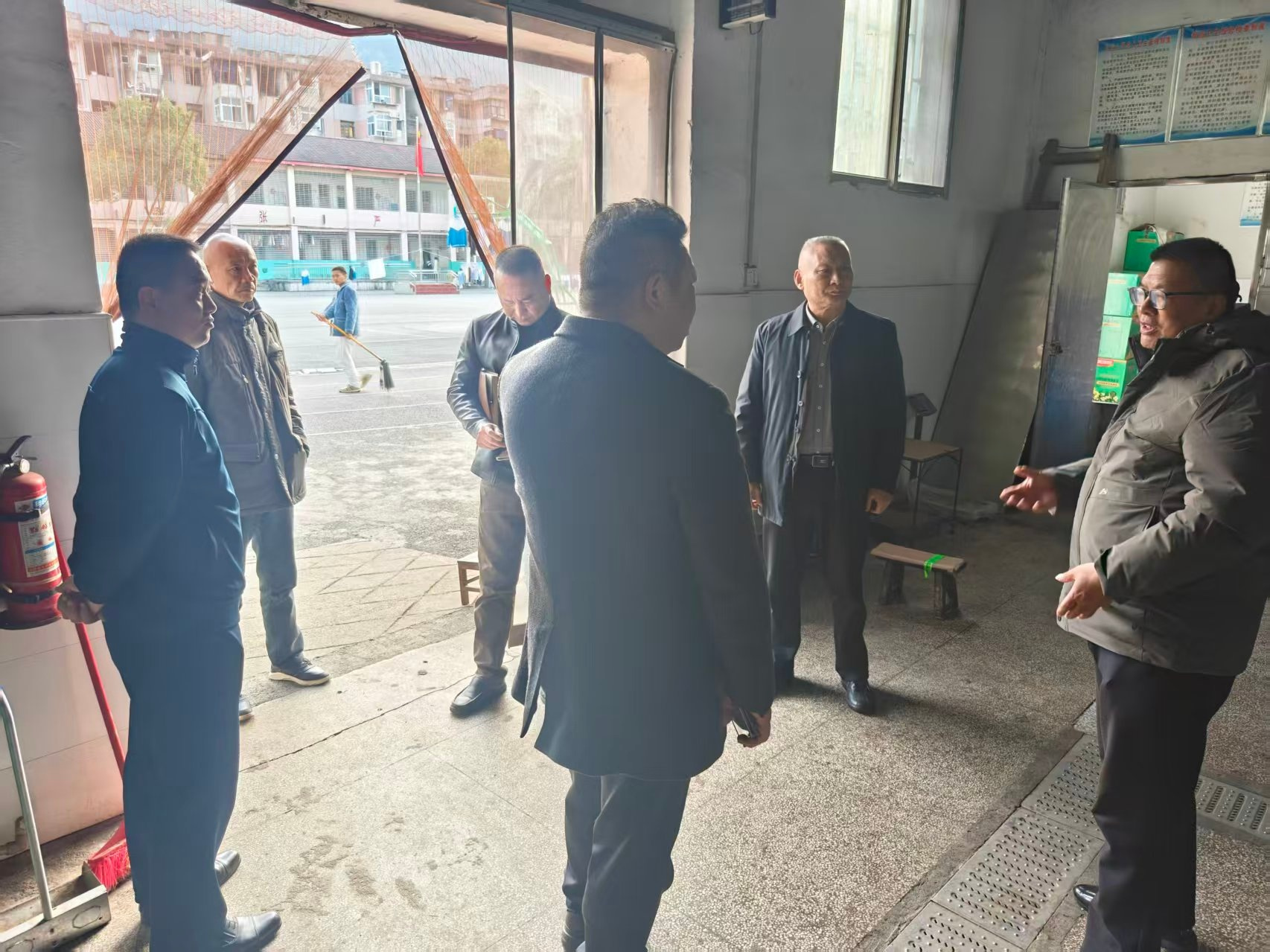 领导来校视察工作7