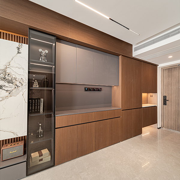 客餐厅一体改造 木饰面质感十足