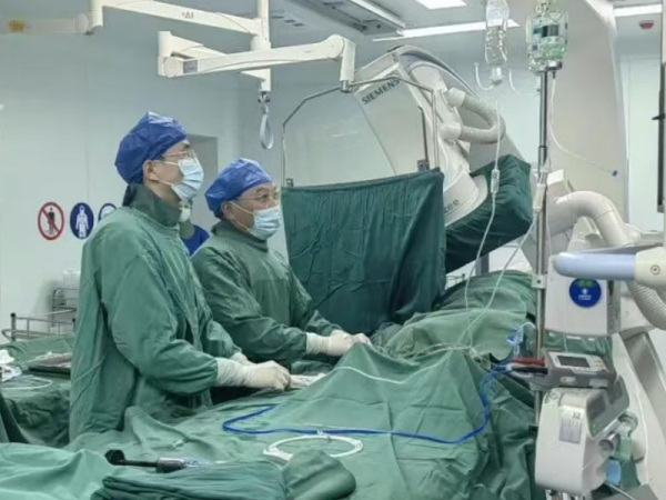 生死時速護(hù) “心” 脈！廣濟(jì)心內(nèi)科單日連闖高危手術(shù)禁區(qū)，打通 “生命通道”！