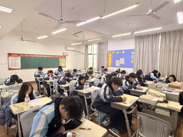 巧记之基，默写之竞——石外高中高三数学基础公式默写大赛