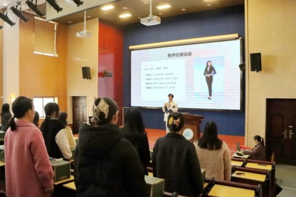 石外高中因你而美 | 她们的讲台，亦是春天的来处