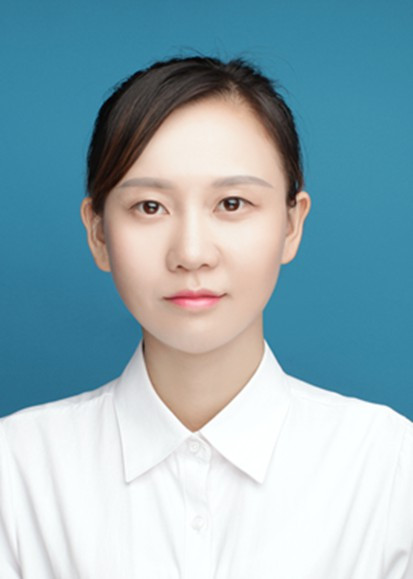 尹俊容 英语教师_副本