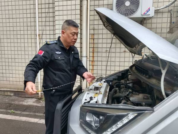 最后一班岗：十四年押运路，他用平凡铸就荣光