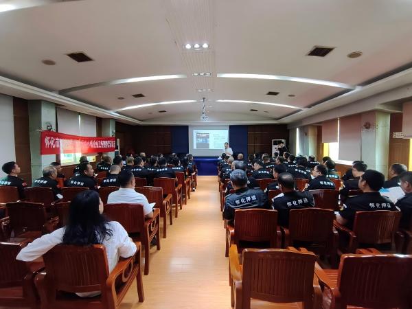 从“被动预防”到“主动守护”——怀化市保安服务有限责任公司深入开展工伤预防专项培训