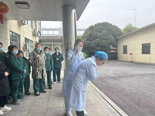长沙见康养老院组织开展新版海姆立克急救法专项培训1