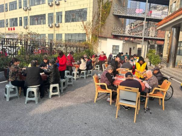 “情暖冬至，饺香满院”长沙见康养老院冬至包饺子活动
