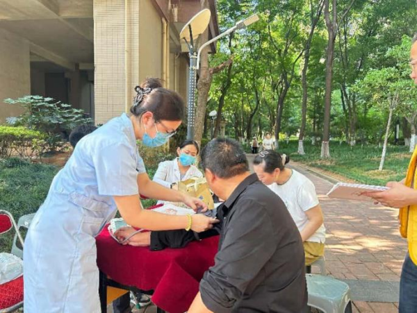 “守护健康，关爱同行”老年人义诊活动
