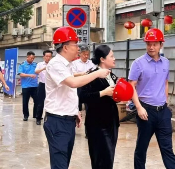抓实水环境民生工程 高效推进城区排水治理 —— 市委书记韦朝晖调研太平溪流域治理项目