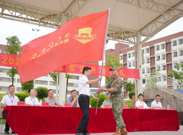 迷彩收官展风采 砺志扬帆启新程｜郴州思科中等职业学校2026级新生军训圆满结营