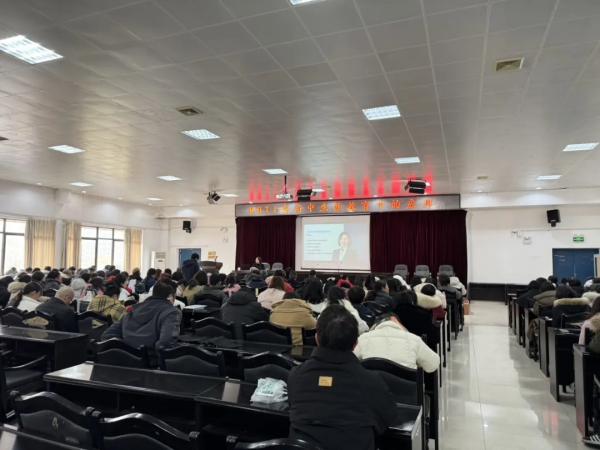 代敏老师为长沙大学附属中学教师揭秘生涯规划密码